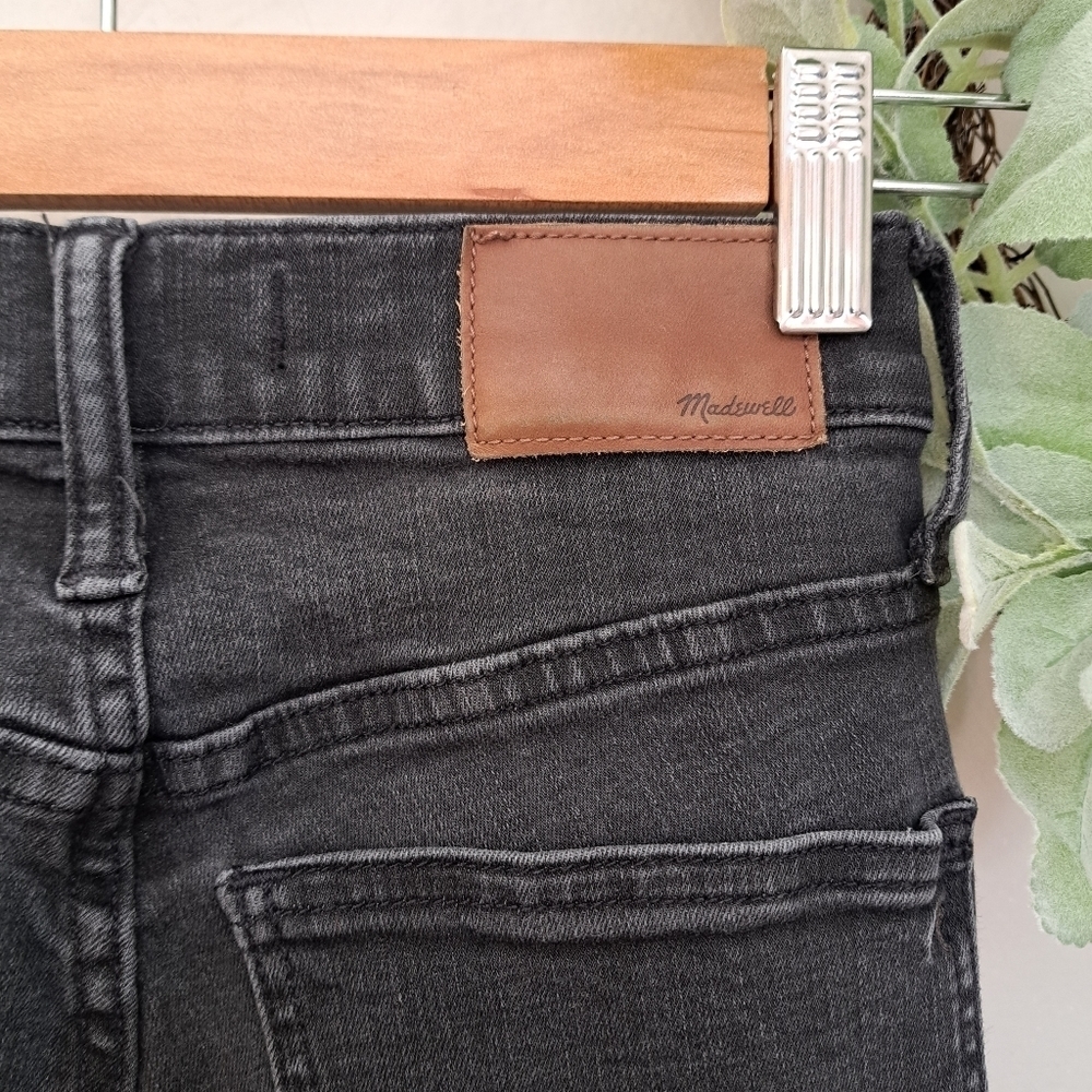 Madewell Black 9" Skinny Distressed Jeans Size 25T - Picture 3 of 8